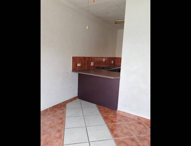 2 BEDROOM APARTMENT FOR SALE IN WATERVAL EAST